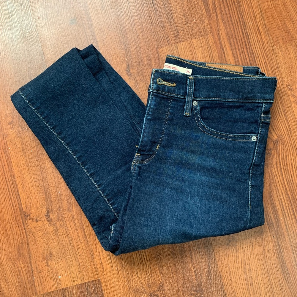 Levi’s 311 Shaping Skinny size 26, dark wash denim